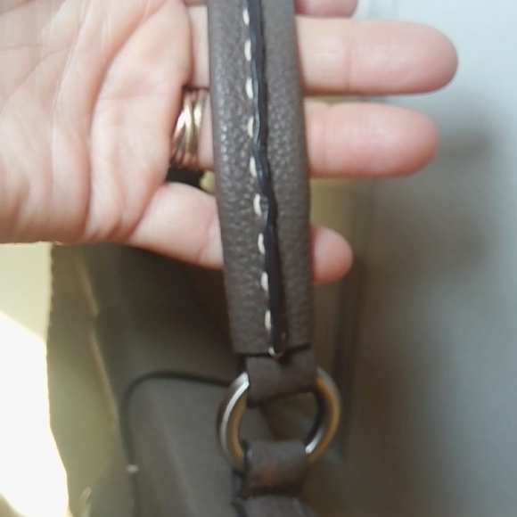 Elegant Brown Leather Handbag - Picture 13 of 16